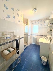 Koupelna v ubytování Villa indépendante avec piscine privée