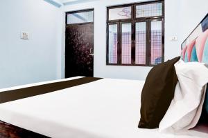 Voodi või voodid majutusasutuse Hotel O Om Sai Garden toas