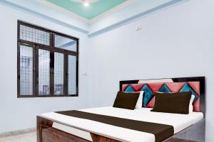 Ένα ή περισσότερα κρεβάτια σε δωμάτιο στο Hotel O Om Sai Garden +21 φωτογραφίες