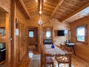 a dining room with a table in a log cabin at Chale dos Sobreiros in Bicas