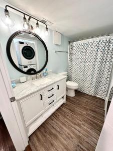 Koupelna v ubytování Carolina Beach Ocean View Retreat with Beach Access!