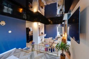 TV a/nebo společenská místnost v ubytování L'Appart Cosy- Hyper centre- Vue sur la collégiale