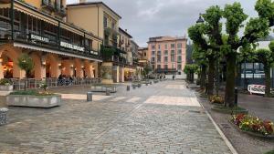 a cobblestone street in a city with buildings at SalitaCentrale6 in Bellagio +5 photos