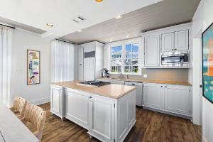 Φωτογραφία από το άλμπουμ του Gulf Front 4 Bedroom Home with Courtyard σε Rosemary Beach