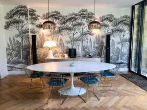 Φωτογραφία από το άλμπουμ του Family House in Bordeaux City Center Chartrons 250m2 - Pool, Garden, AC στο Μπορντώ