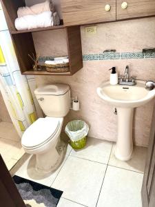 Ένα μπάνιο στο Oliva Home, 1 cama, 2 baños