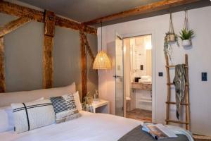 Ένα ή περισσότερα κρεβάτια σε δωμάτιο στο Hotel Fuchs Saarbrücken