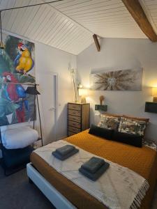 Ένα ή περισσότερα κρεβάτια σε δωμάτιο στο Gite "RIO", parking securise