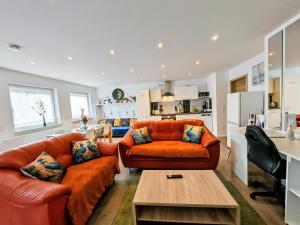 Kuchyň nebo kuchyňský kout v ubytování VipStay - Stilvoll und geräumige Apartments mit Terasse oder Balkon, Küche, kostenloses Parken, WLAN, Smart Tv