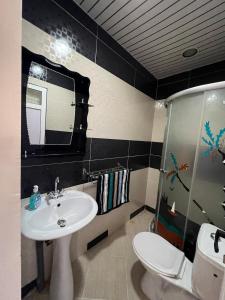 Ένα μπάνιο στο Very well located F1 studio