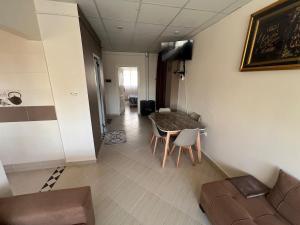 Χώρος καθιστικού στο Very well located F1 studio