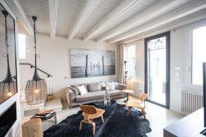 Χώρος καθιστικού στο Madame Marconi XVII