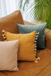 a group of pillows sitting on a couch at Renest New York Skyline View in Chişinău