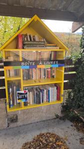 Η βιβλιοθήκη της παραθεριστικής κατοικίας