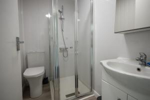 Koupelna v ubytování Dinsdale - Sizewell - Contractor Accommodation + 2 fotografie