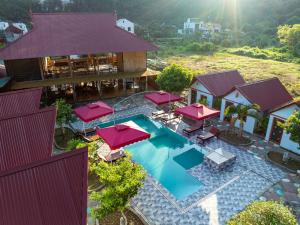 an overhead view of a resort with a pool and red umbrellas at Cat Ba Serena Homestay And Swimming Pool in Cat Ba