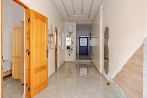a room with a hallway with a mirror on the wall at Retraite Panoramique sur l'Atlas in Ourika +12 photos