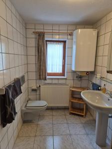 Et badeværelse på FeWo im Grünen + 11 billeder