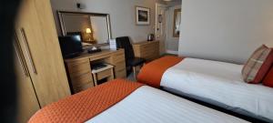 Postel nebo postele na pokoji v ubytování Derrybeg Bed and Breakfast