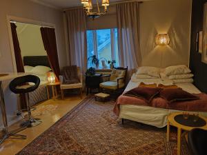 Posezení v ubytování Central lägenhet med badkar Nära till allt