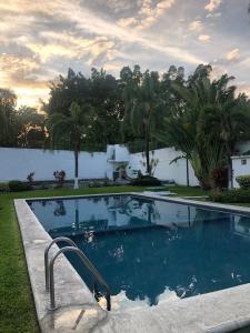 a swimming pool in a yard with a resort at Casa-Patio Bugambilias in Temixco