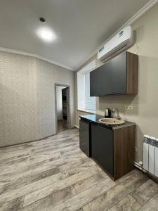 Kuchyň nebo kuchyňský kout v ubytování Bank Hotel