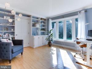 Μια τηλεόραση ή/και κέντρο ψυχαγωγίας στο Charming 4 bedroom House