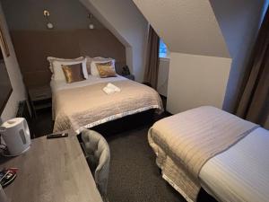 Postel nebo postele na pokoji v ubytování The Popinjay Hotel