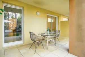 Patio nebo venkovní prostory v ubytování T2 cosy avec jardin & parking gratuit - Quartier Beauregard