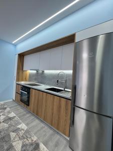 Η κουζίνα ή μικρή κουζίνα στο Blu Apartamen Nearly Airoport Tirana