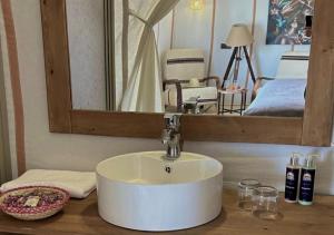 Un baño de Hayati Desert Luxury Camp