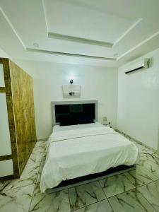 Ένα ή περισσότερα κρεβάτια σε δωμάτιο στο Urban Crest Apartments +8 φωτογραφίες