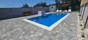 Bazén v ubytování Vila Ayla nebo v jeho okolí