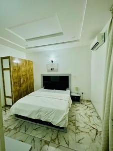 Ένα ή περισσότερα κρεβάτια σε δωμάτιο στο Urban Crest Apartments