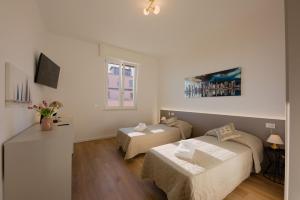 Postel nebo postele na pokoji v ubytování Camera Rio - La Casa di Carta Affittacamere