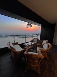 a room with wicker chairs and a view of the ocean at Lumen Residence in Cairo