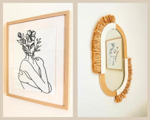 a picture of a vase with flowers and a mirror at Studio Boho-Chic en centre ville in Moulins