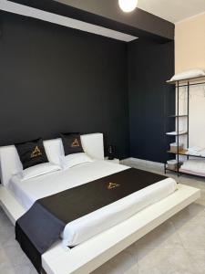 Ένα ή περισσότερα κρεβάτια σε δωμάτιο στο Adrians Villa +25 φωτογραφίες