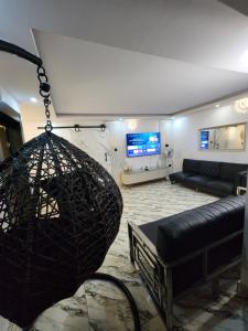 Μια τηλεόραση ή/και κέντρο ψυχαγωγίας στο The Milton Apartment