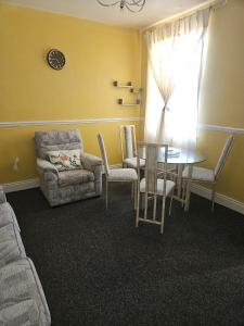 Χώρος καθιστικού στο Serenity 5775