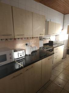 Η κουζίνα ή μικρή κουζίνα στο Serenity 5775 +6 φωτογραφίες