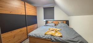 a bedroom with a large bed with a wooden headboard at Apartmánová chata u pláže Sečské přehrady in Hoješín