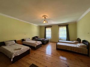 Una cama o camas en una habitación de Svaneti Heaven