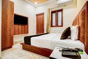 Televiisor ja/või meelelahutuskeskus majutusasutuses Hotel O Pankh