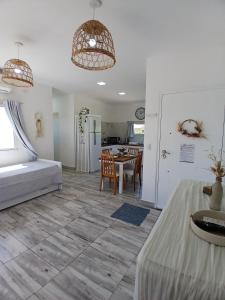 a living room with a table and a kitchen at Casa con Jardín Las Marías 2 in Miramar