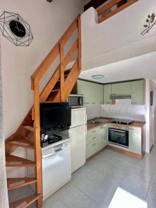 Η κουζίνα ή μικρή κουζίνα στο Marina di pinarello, appt climatisé à 400m de la plage