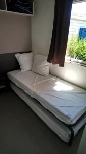 Ένα ή περισσότερα κρεβάτια σε δωμάτιο στο Mon petit nid