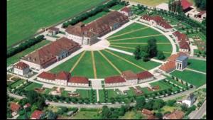 an aerial view of a large building with a courtyard at Studio - Doubs Jura in Rans