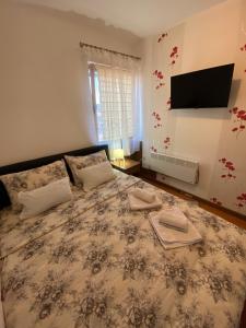 Ένα ή περισσότερα κρεβάτια σε δωμάτιο στο Oaza mira +10 φωτογραφίες