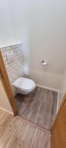 Ένα μπάνιο στο T2 Moderne